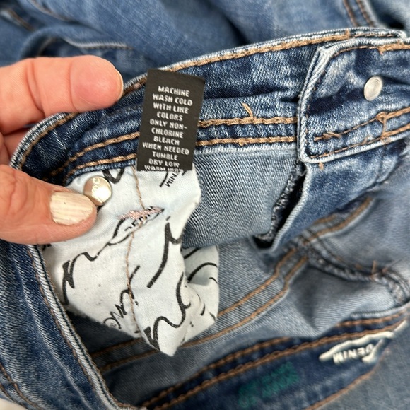 INC Skinny Leg Curvy Fit Cropped Denim Blue Jeans Size 6 Summer Casual - Picture 10 of 12